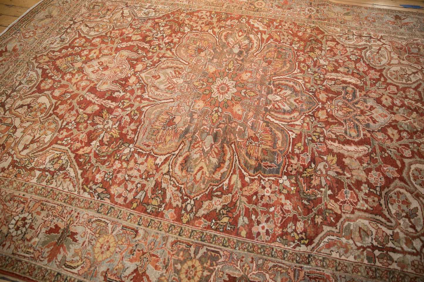8x11 Vintage Distressed Ahar Carpet